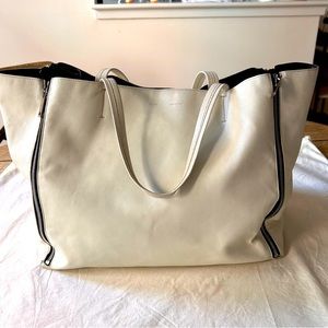 Celine Leather Horizontal Gusset Cabas W/ Zippers in Cream